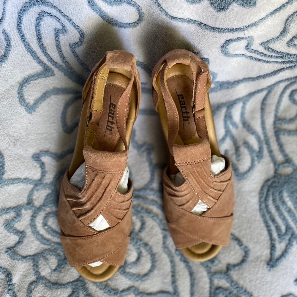 *New* Earth Brand Women's Curvet Wedge Heel Sandals